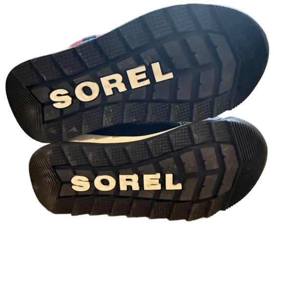 Sorel Kids Boots in Pink and Black - Picture 6 of 7